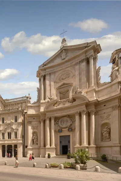 facade_horizontal_with people